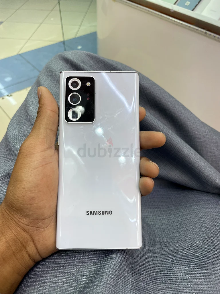 سامسونج نوت 20 الترا 5G بسعة 256 جيجابايت. 1100 درهم إماراتي.63215380716930110