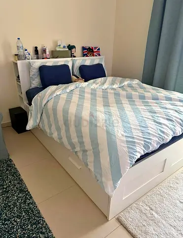 Queen size storage bed