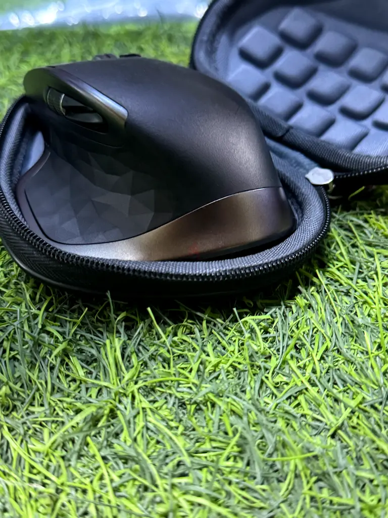 Logitech MX Master Wireless Mouse – High-precision Sensor, Speed-Adaptive Scroll Wheel, Easy-Switch63256065180419115