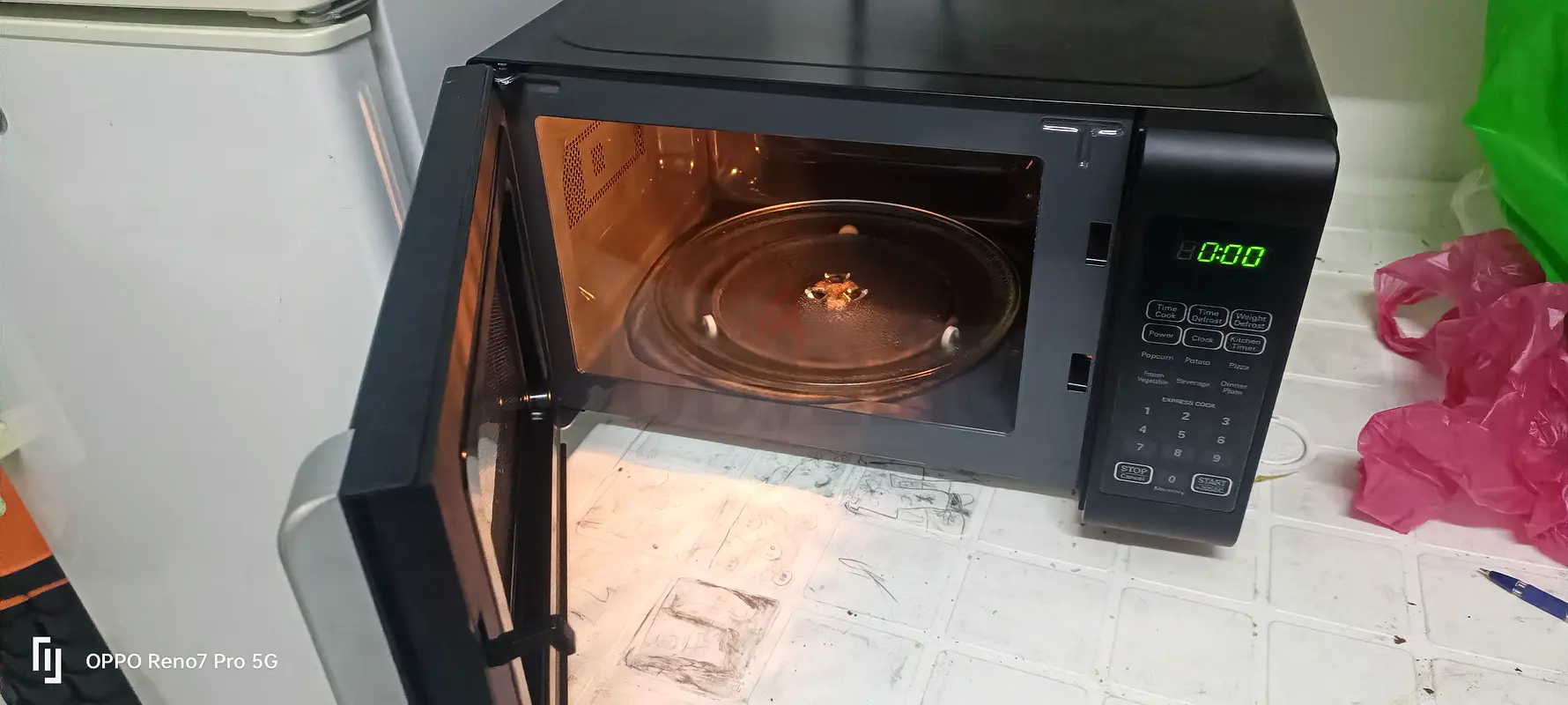Efficient and Stylish Microwave for Your Kitchen!63248246604034111