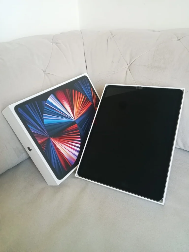 مثل جديد Apple iPad 12.9” Pro - M1 256GB62863815748737111