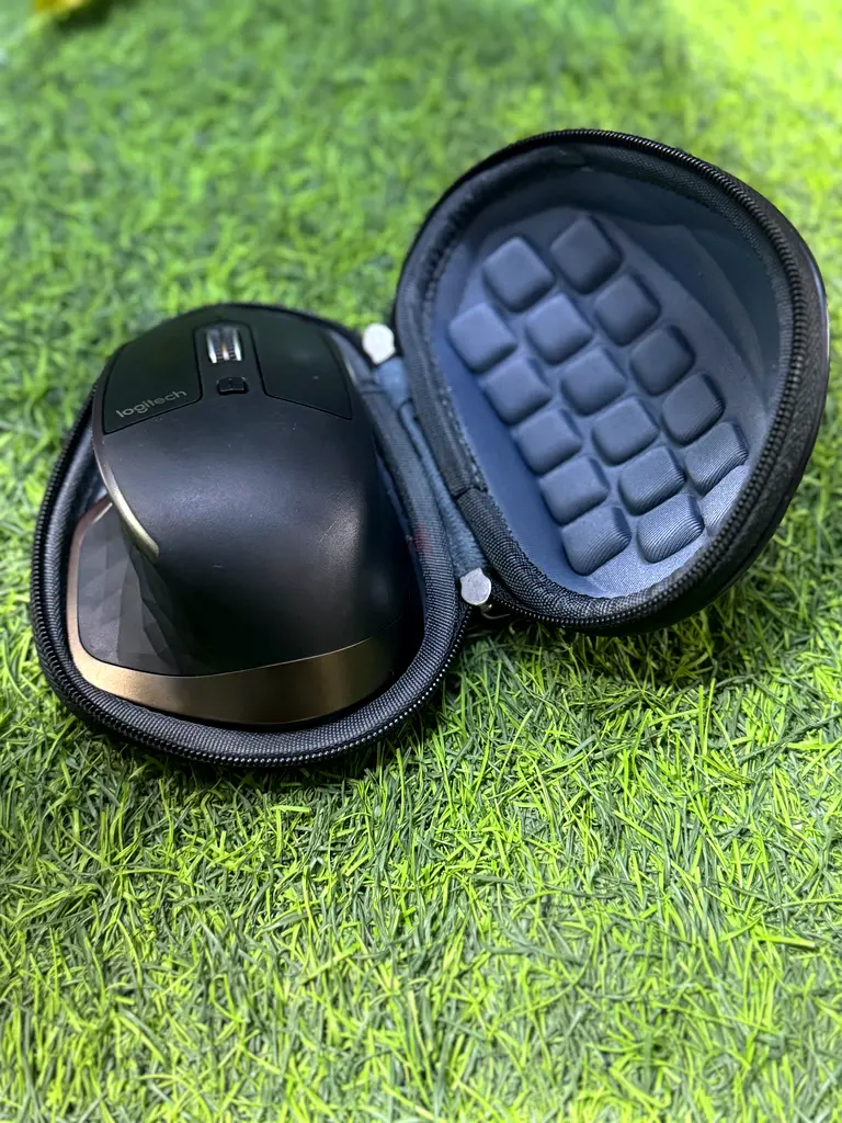 Logitech MX Master Wireless Mouse – High-precision Sensor, Speed-Adaptive Scroll Wheel, Easy-Switch63256065180419116