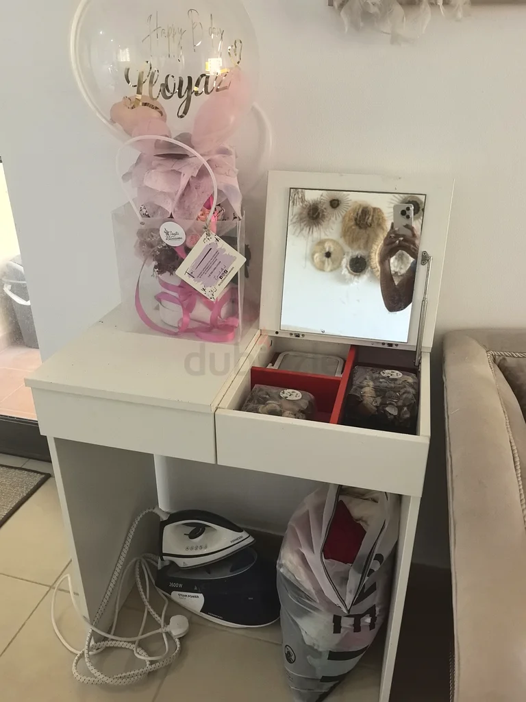 Chic White Dressing Table with Mirror - Stylish  Functional63219826814979112