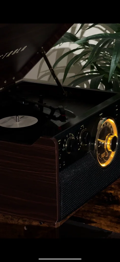 Vintage Elegance: Victrola Record Player with Stand63165711991043111