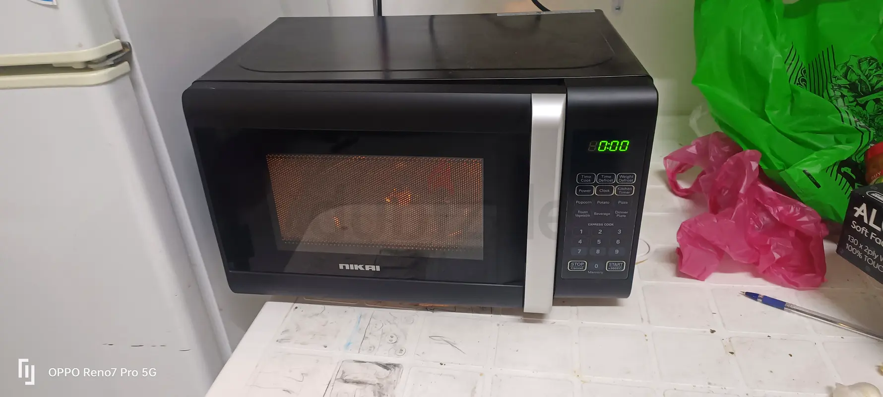 Efficient and Stylish Microwave for Your Kitchen!