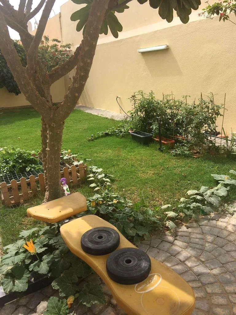 غرفة نوم رئيسية مفروشة بالكامل مع حمام خاص في وسط دبي63624229159041112
