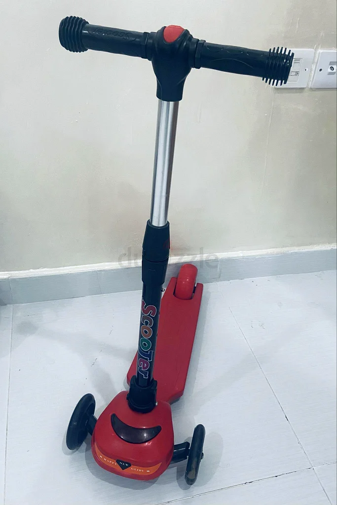 سكوتر أحمر ممتع وأنيق للأطفال!63244203890051111