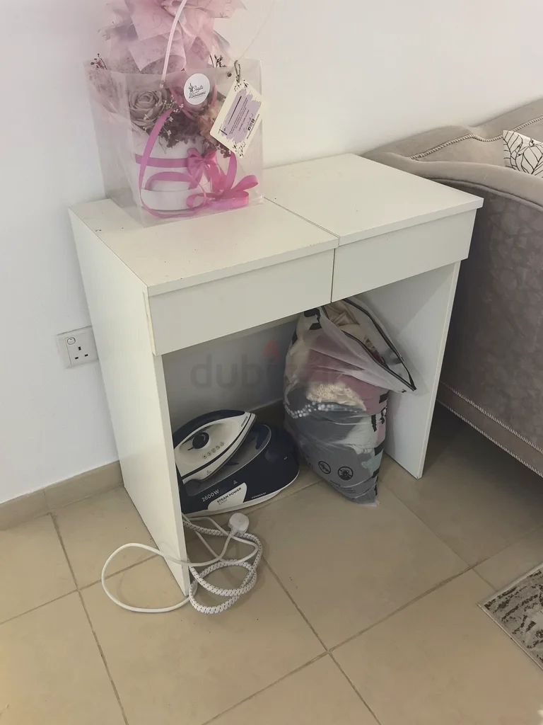Chic White Dressing Table with Mirror - Stylish  Functional63219826814979114
