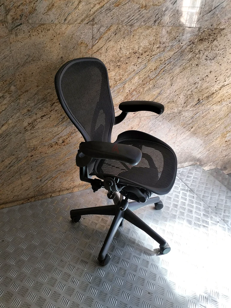 Selling Herman Miller Areon Chair B size and C available63216835518211113