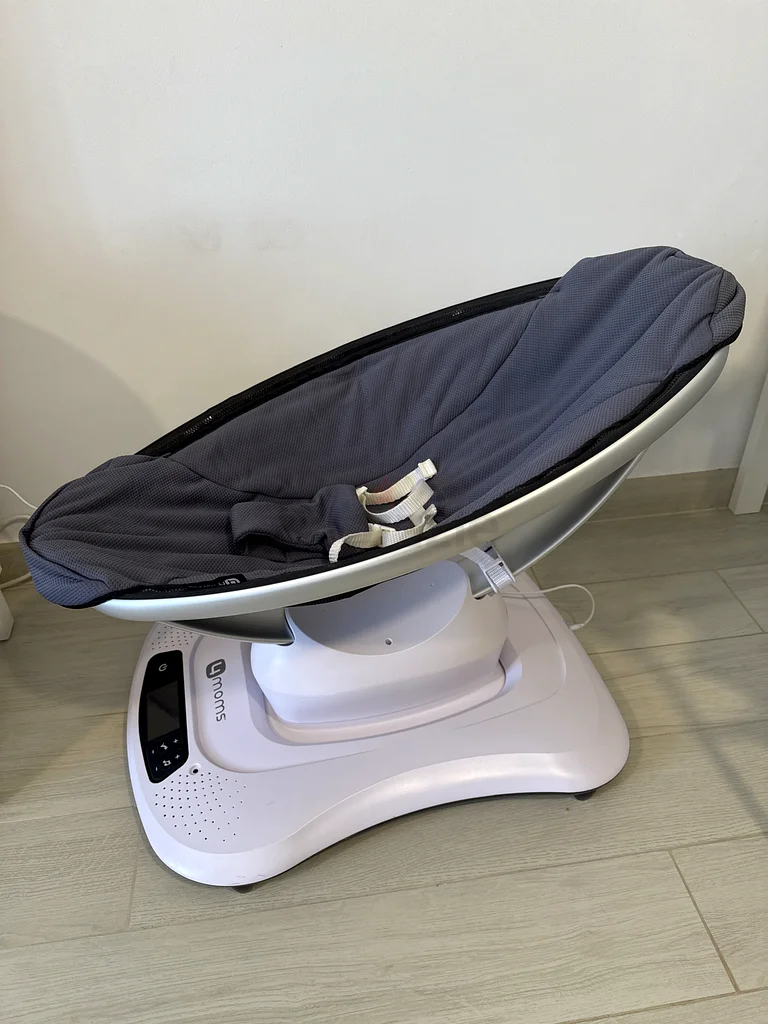 Gently Used 4Moms - mamaRoo 4.0 Multi Motion Swing - Comfortable and Stylish!63204859160193112