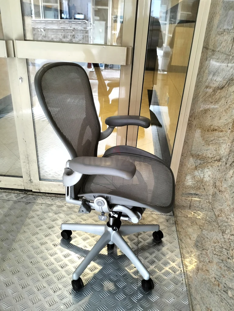 Herman Miller Areon Chair B size and C available63216835503233113