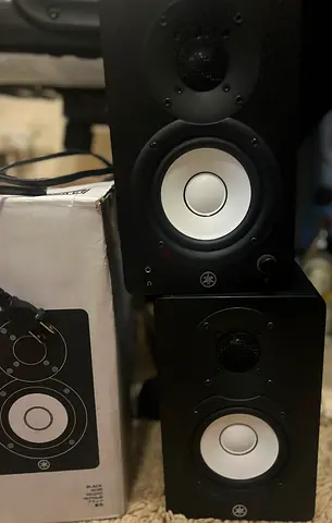 Yamaha HS4 Studio Monitor Speakers for Sale!