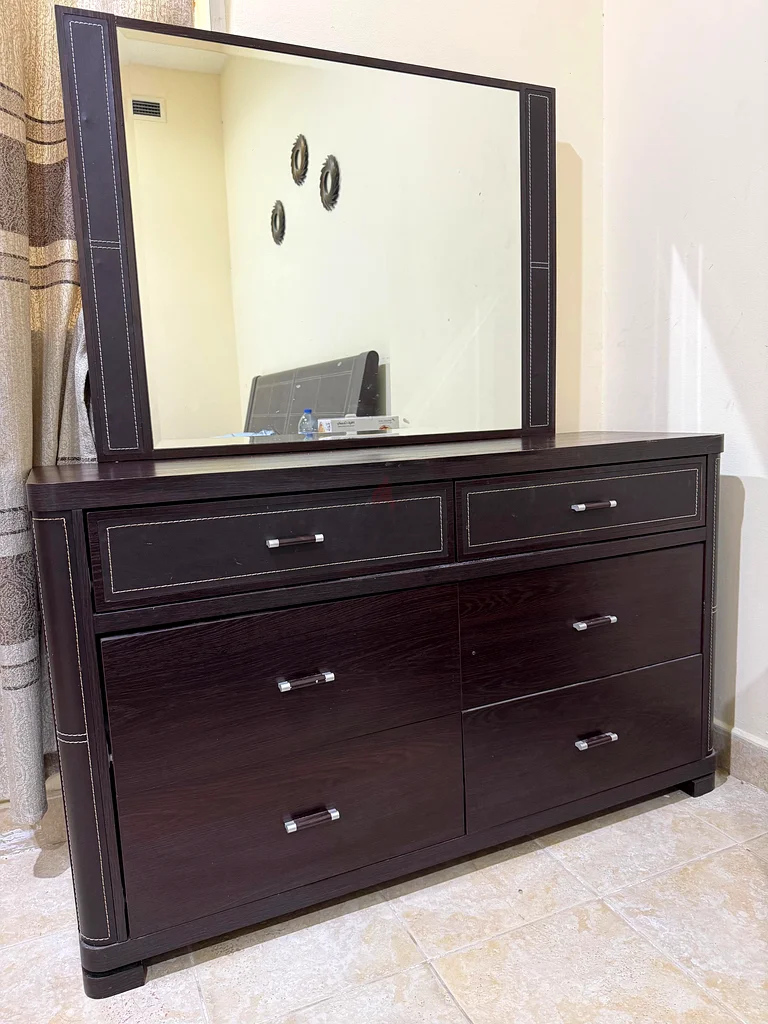Stylish Dressing Table Set – Leather Finish with Mirror  Chair – AED 250 Only!63219825849985114