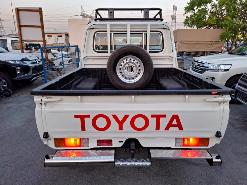 Land Cruiser Pickup DC Pickup 4.0L 2019 MT White Petrol (Export Only)63158342228481113
