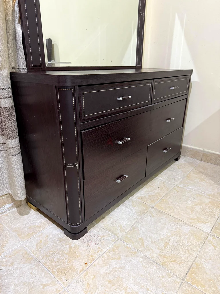 Stylish Dressing Table Set – Leather Finish with Mirror  Chair – AED 250 Only!63219825849985113