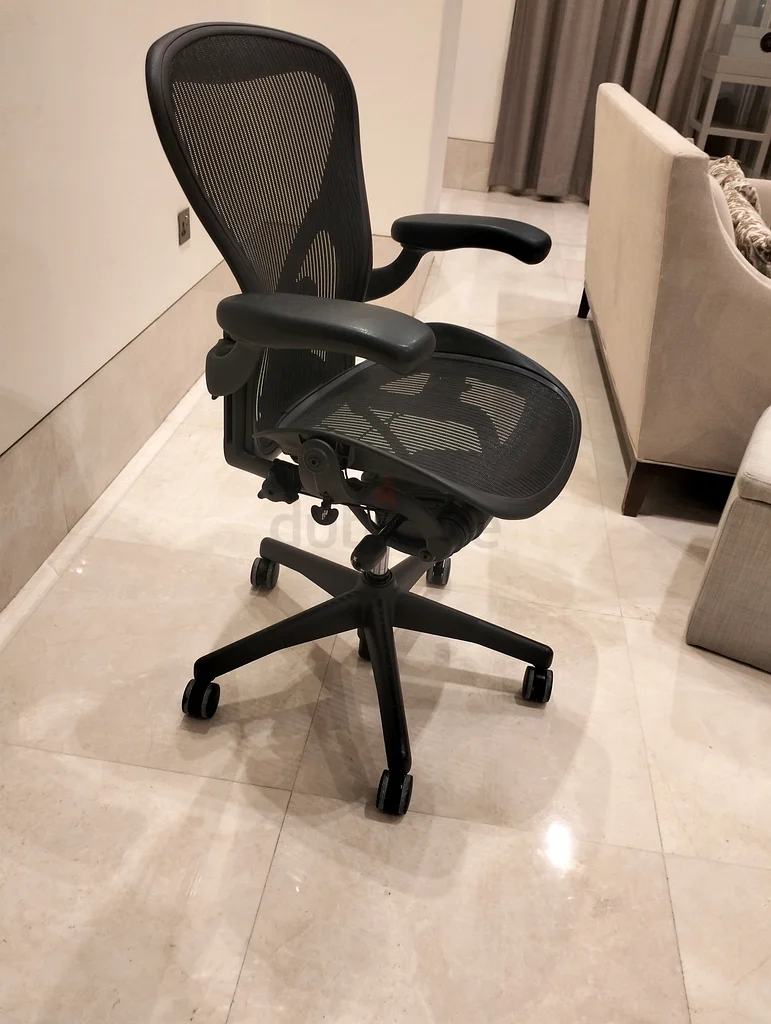 Im Selling Herman Miller Areon Chair B size and C available63216835524866111
