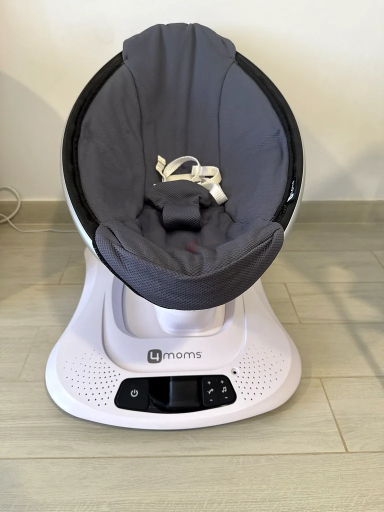 Gently Used 4Moms - mamaRoo 4.0 Multi Motion Swing - Comfortable and Stylish!63204859160193111