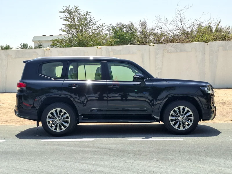 AED 3768/month | 2022 Toyota Land Cruiser GXR | GCC Specs | Ref#32461363157883145986113