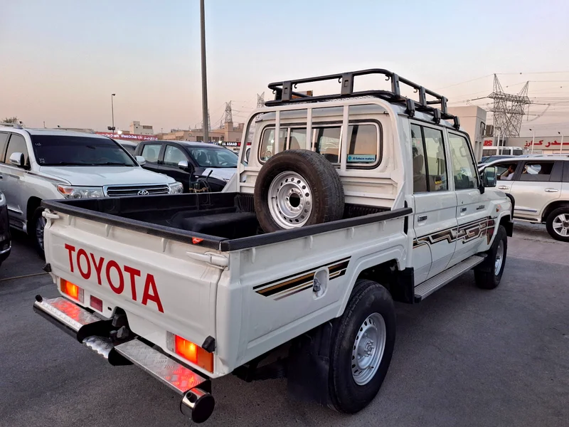 Land Cruiser Pickup DC Pickup 4.0L 2019 MT White Petrol (Export Only)63158342228481111