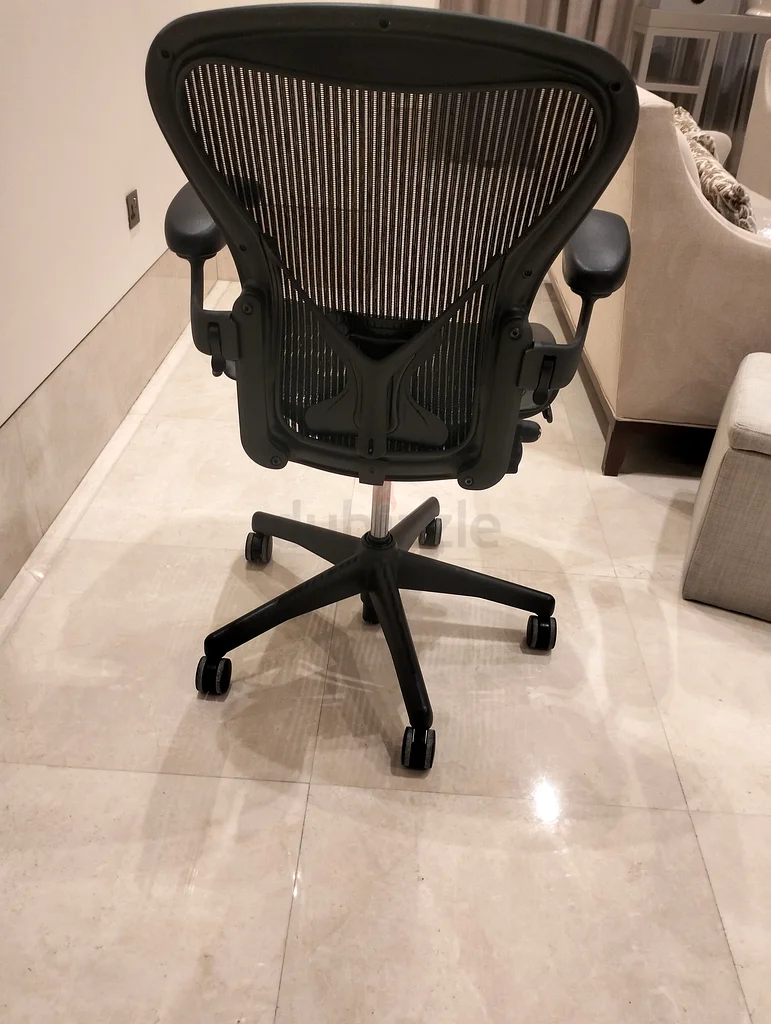 Im Selling Herman Miller Areon Chair B size and C available63216835524866112