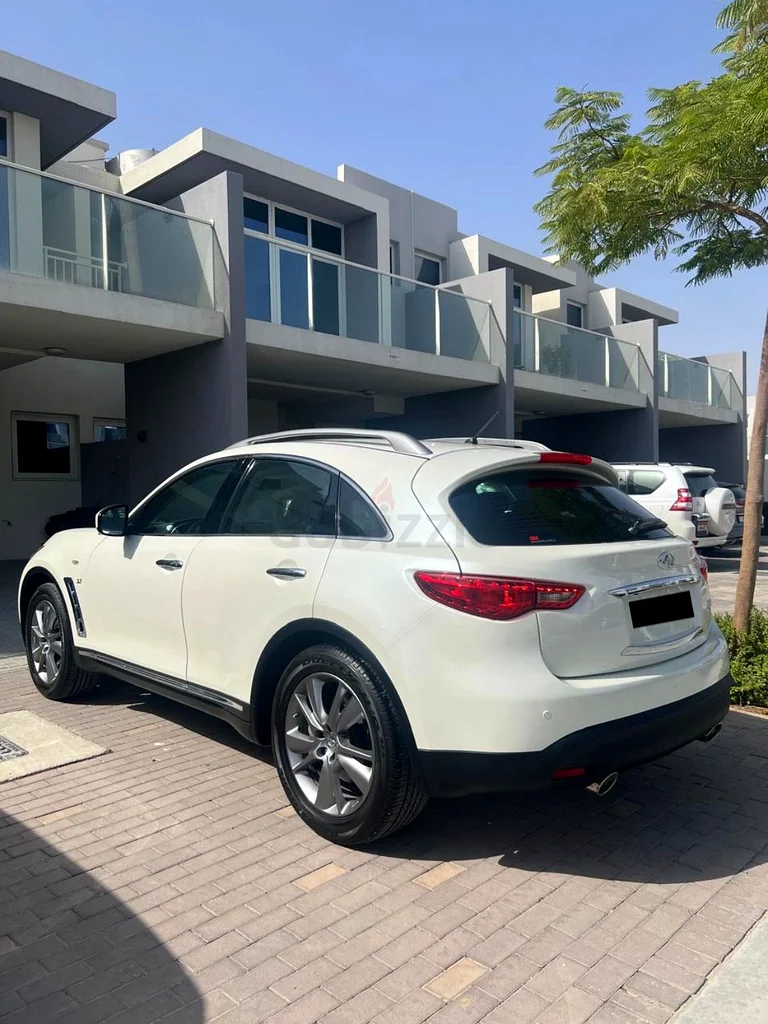 INFINITI QX7063173842347778111
