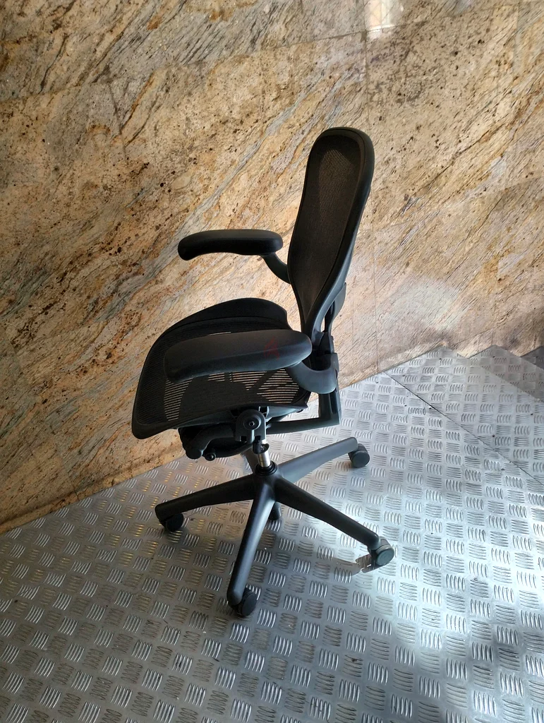 Selling Herman Miller Areon Chair B size and C available63216835518211111