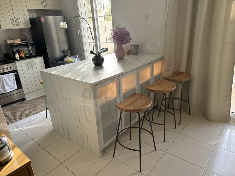 Elegant Kitchen Island and Bar Stools - Modern Design628638204961291119