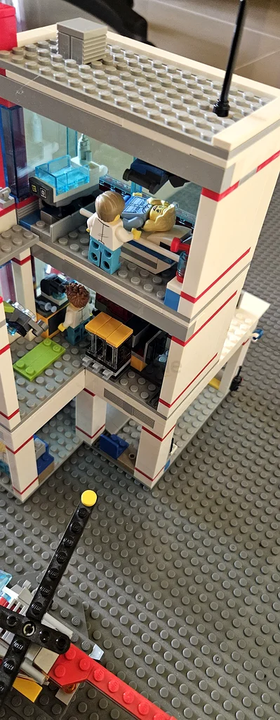 Lego city 60204 hospital!63228314556803113