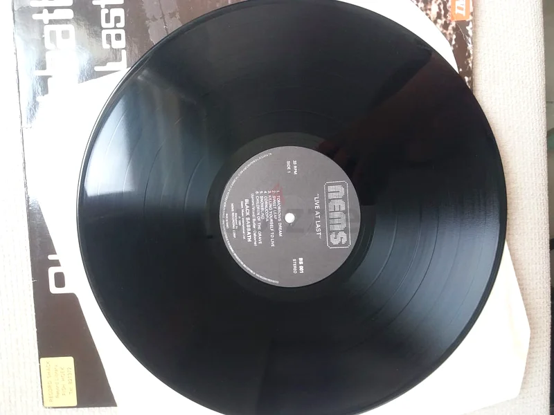 بلاك ساバス – لايف آت لاست (1980) | الطبع الأصلي البريطاني BS 00163265605622658112