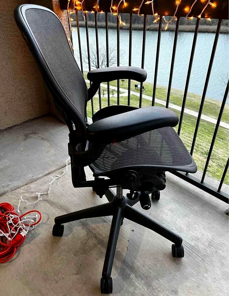 Selling Herman Miller Areon Chair B size and C available63217326558594112