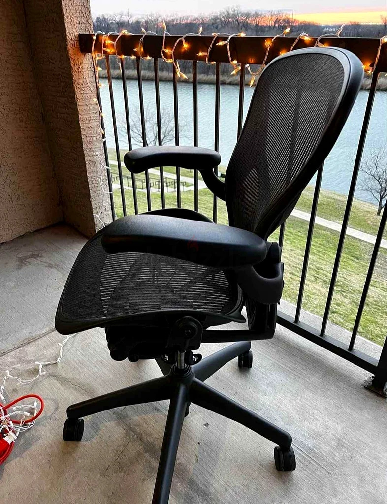 Selling Herman Miller Areon Chair B size and C available63217326558594111
