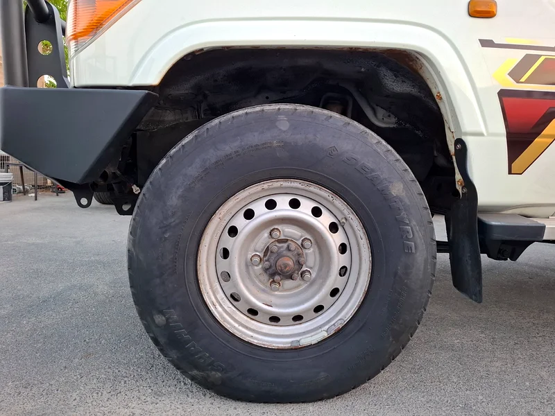 Land Cruiser Pickup DC Pickup 4.0L 2019 MT White Petrol (Export Only)63158342228481114