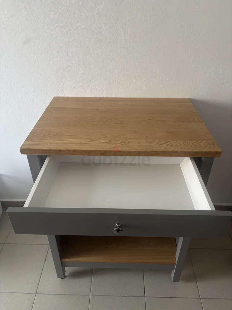 Stylish Modern Side Table with Drawer63179385905538113