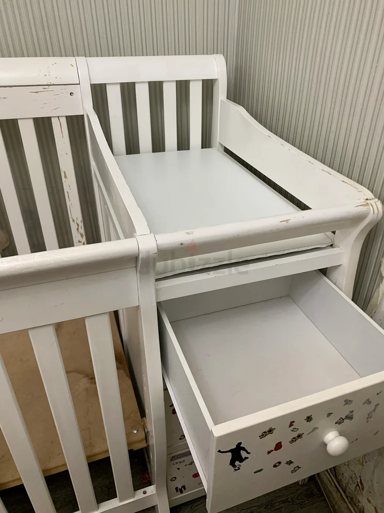 Stylish White Crib with Attached Dresser - Perfect for Your Baby's Nursery!63206877967875113