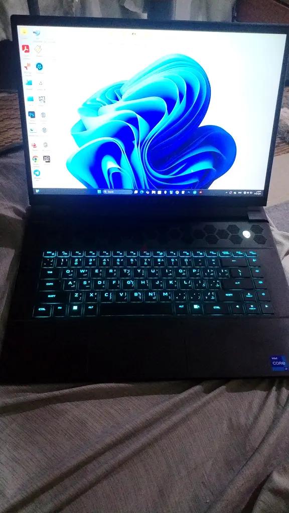 لاب توب للبيع dell Alienware gaming استعمال بسيط