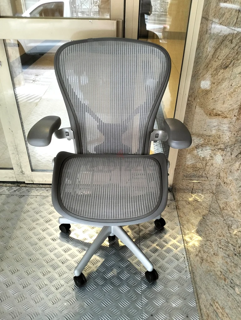 Herman Miller Areon Chair B size and C available63216835503233111