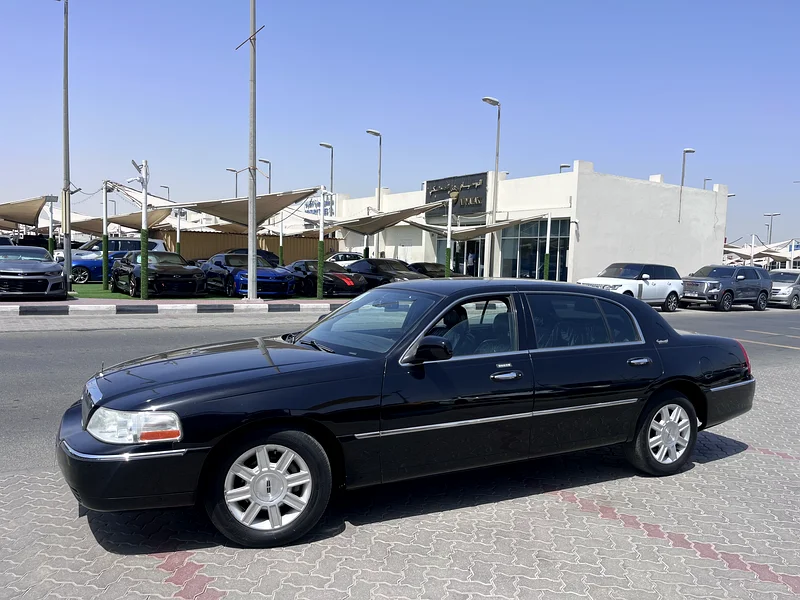 lincoln town car large 2008  /Very clean car63134000889730113