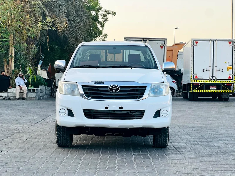Toyota Hilux // Automatic gear // 4WD Drive// Model 2012 // Good Conditions63166156764290113