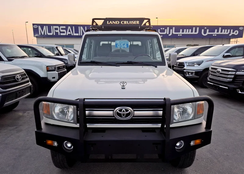 Land Cruiser Pickup DC Pickup 4.0L 2019 MT White Petrol (Export Only)63158342228481112