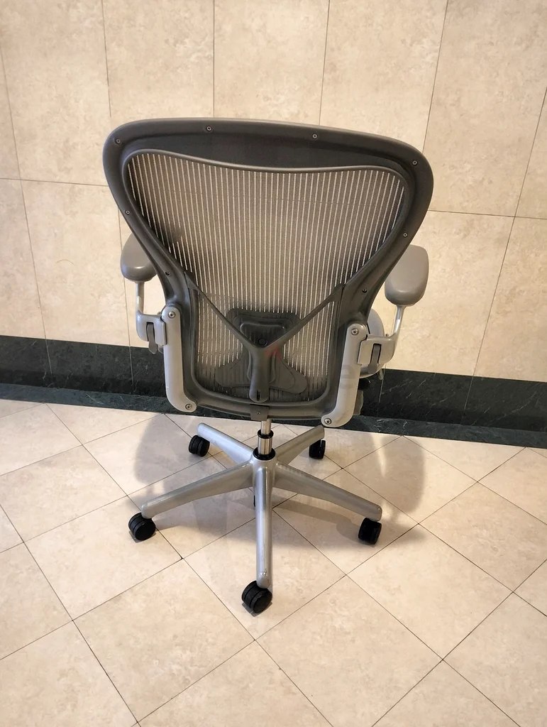 Im Selling Herman Miller Areon Chair B size and C available63216835392386113