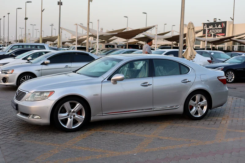Lexus LS 460 2009 Very clean63225698747649111