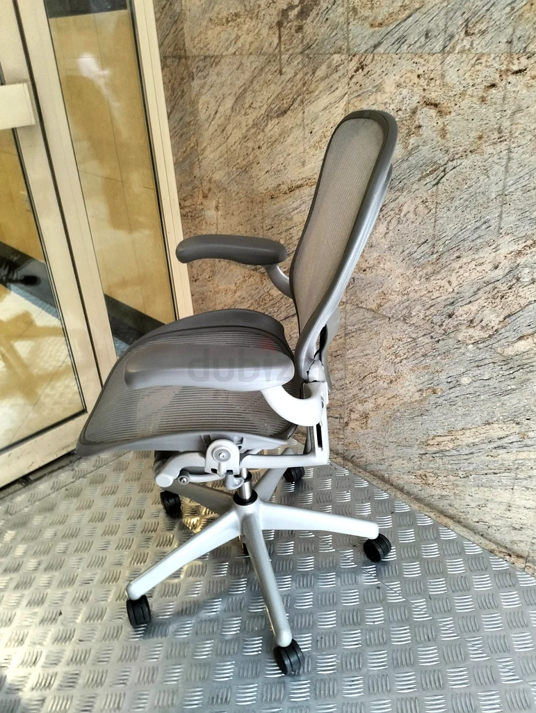 Herman Miller Areon Chair B size and C available63216835503233112