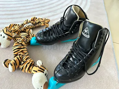 Ice Hockey Skates - Get Ready to Hit the Rink!