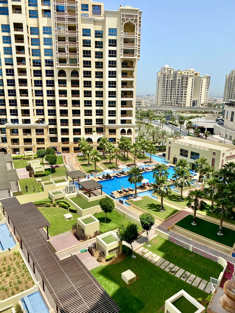 Large Ensuite Room Available- Palm Jumeirah63143498955265111