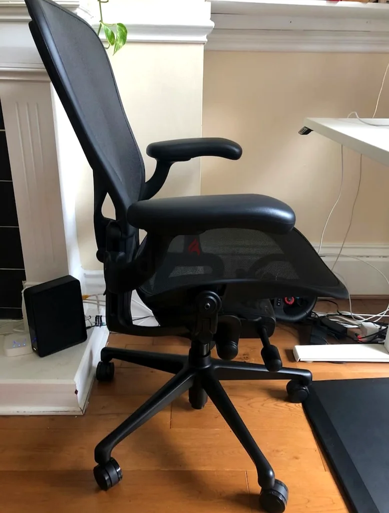Aeron Remastered Herman Miller Graphite Chair Size C63179392099842111