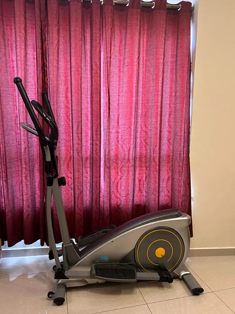 High-Quality Elliptical Trainer for Sale!