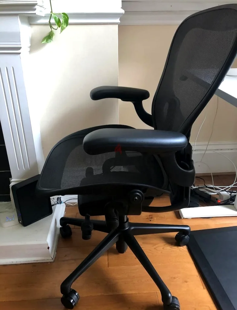 Aeron Remastered Herman Miller Graphite Chair Size C63179392099842112