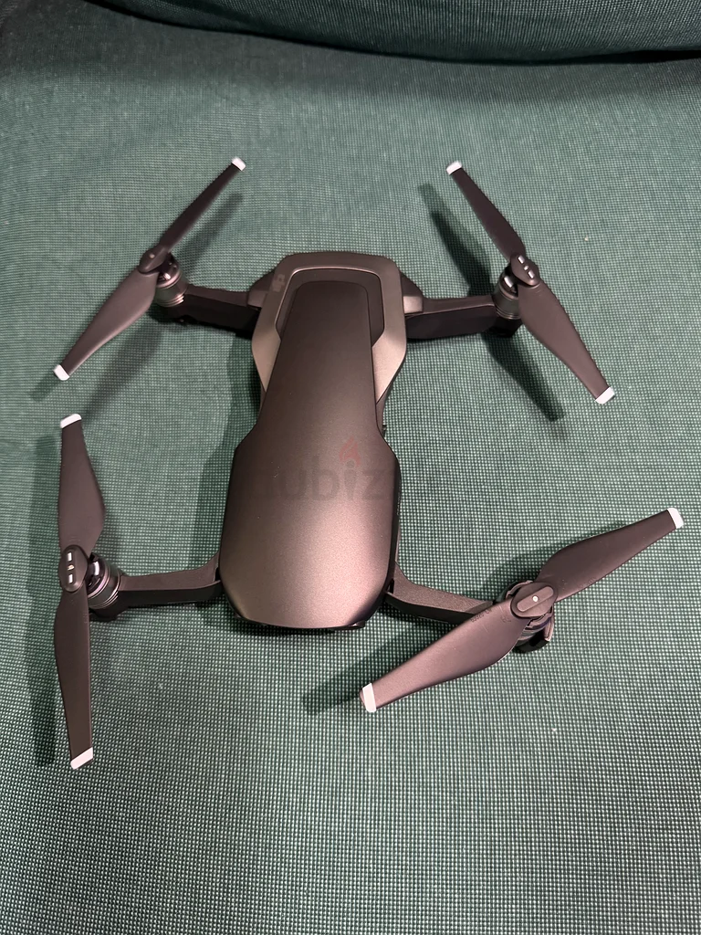 طائرة درون مزودة بكاميرا من DJI موديل Mavic Air ممتازة مع جهاز تحكم عن بعد وحقيبة حمل!63234612324737111