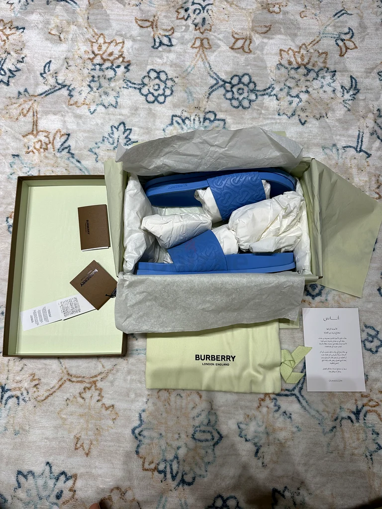 New and original Burberry Slides, size 4263264583834754115