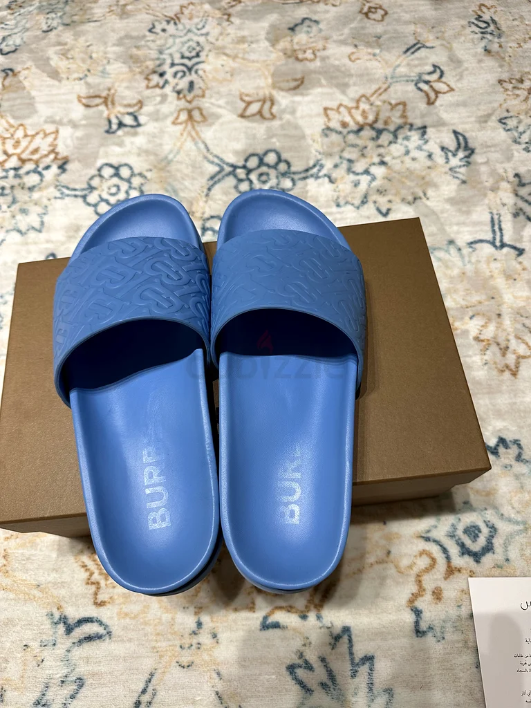 New and original Burberry Slides, size 4263264583834754112